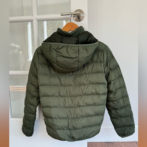 Uniqlo pastel green puffer jacket, super lightweight and very warm size 13Y - Picture 2 of 10